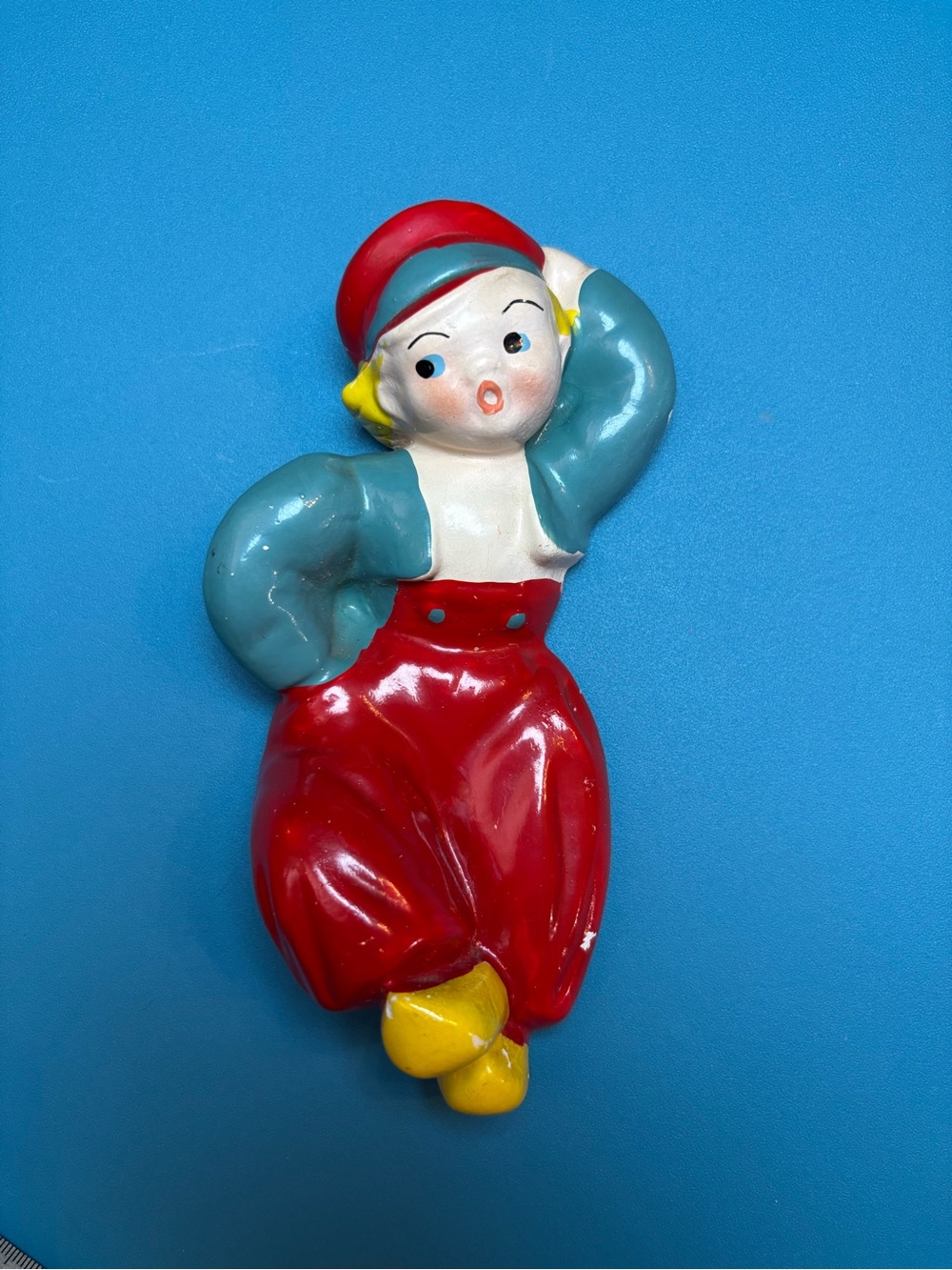 Vintage 1940’s chalkware wall hanger Dancing Dutch boy figurine decor - Picture 4 of 8